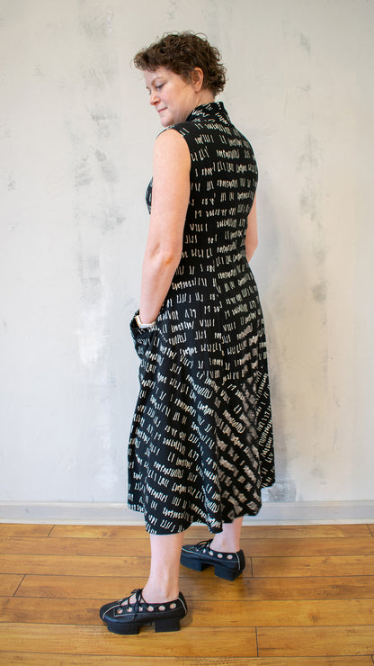Sunday Stroll Dress in Black Print
