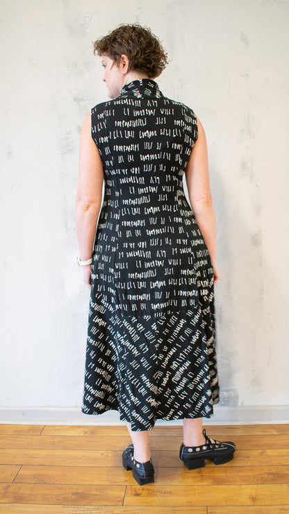 Sunday Stroll Dress in Black Print