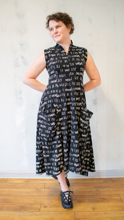Sunday Stroll Dress in Black Print