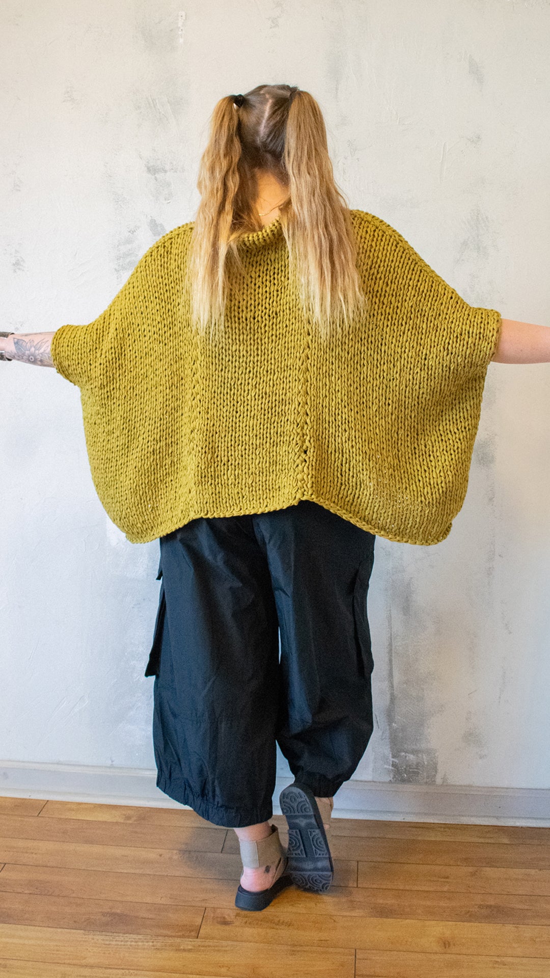 Bran Sleeveless Pullover (Multiple Colors)