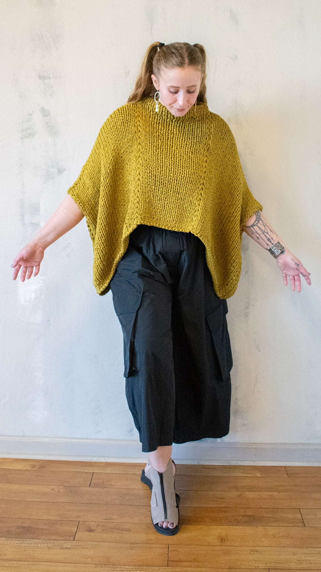 Bran Sleeveless Pullover (Multiple Colors)