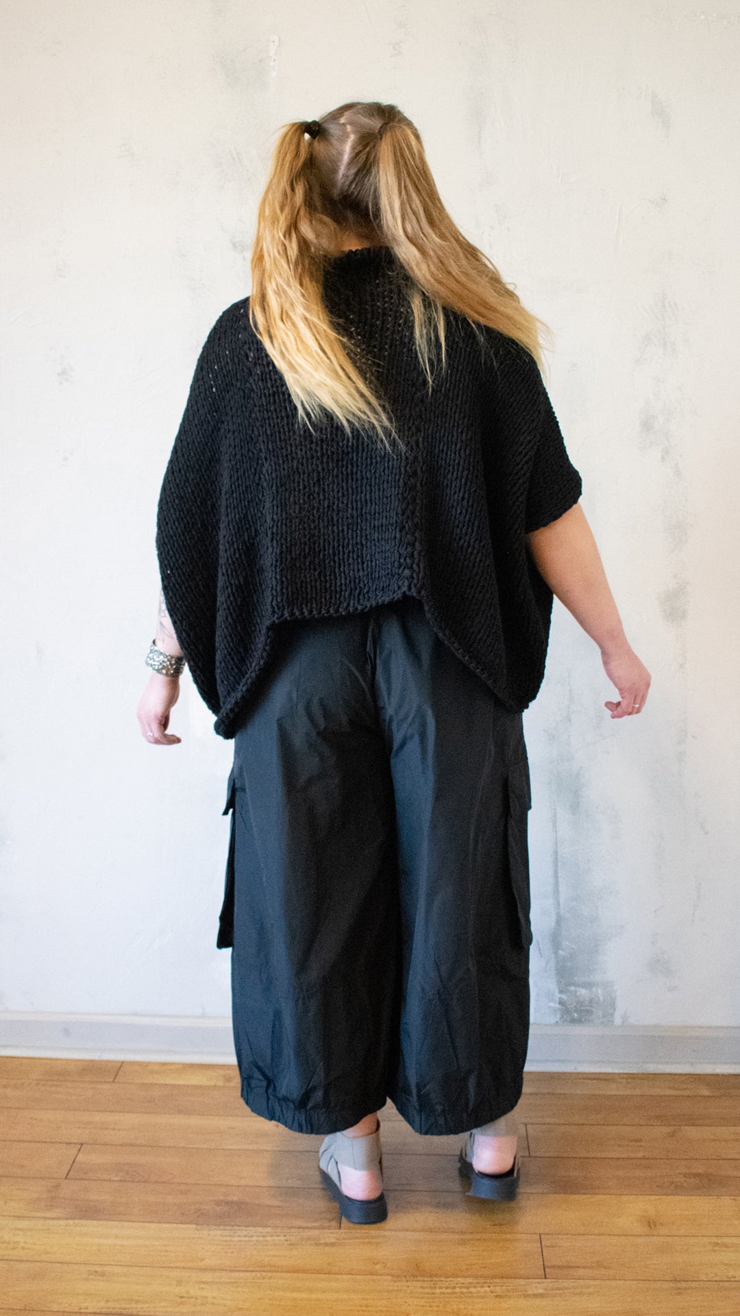 Bran Sleeveless Pullover (Multiple Colors)