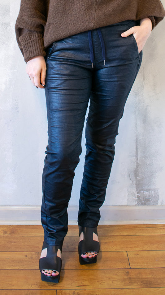 Iconic Denim in Metalic Navy