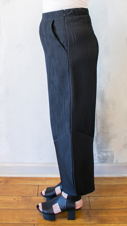Pleated Lantern Trouser