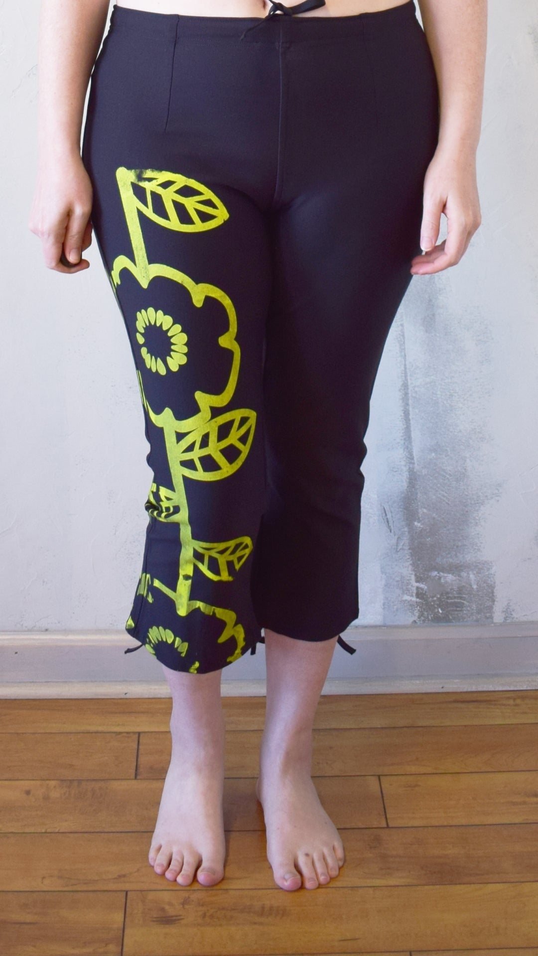 Kick Crop Pant in Neon Flower