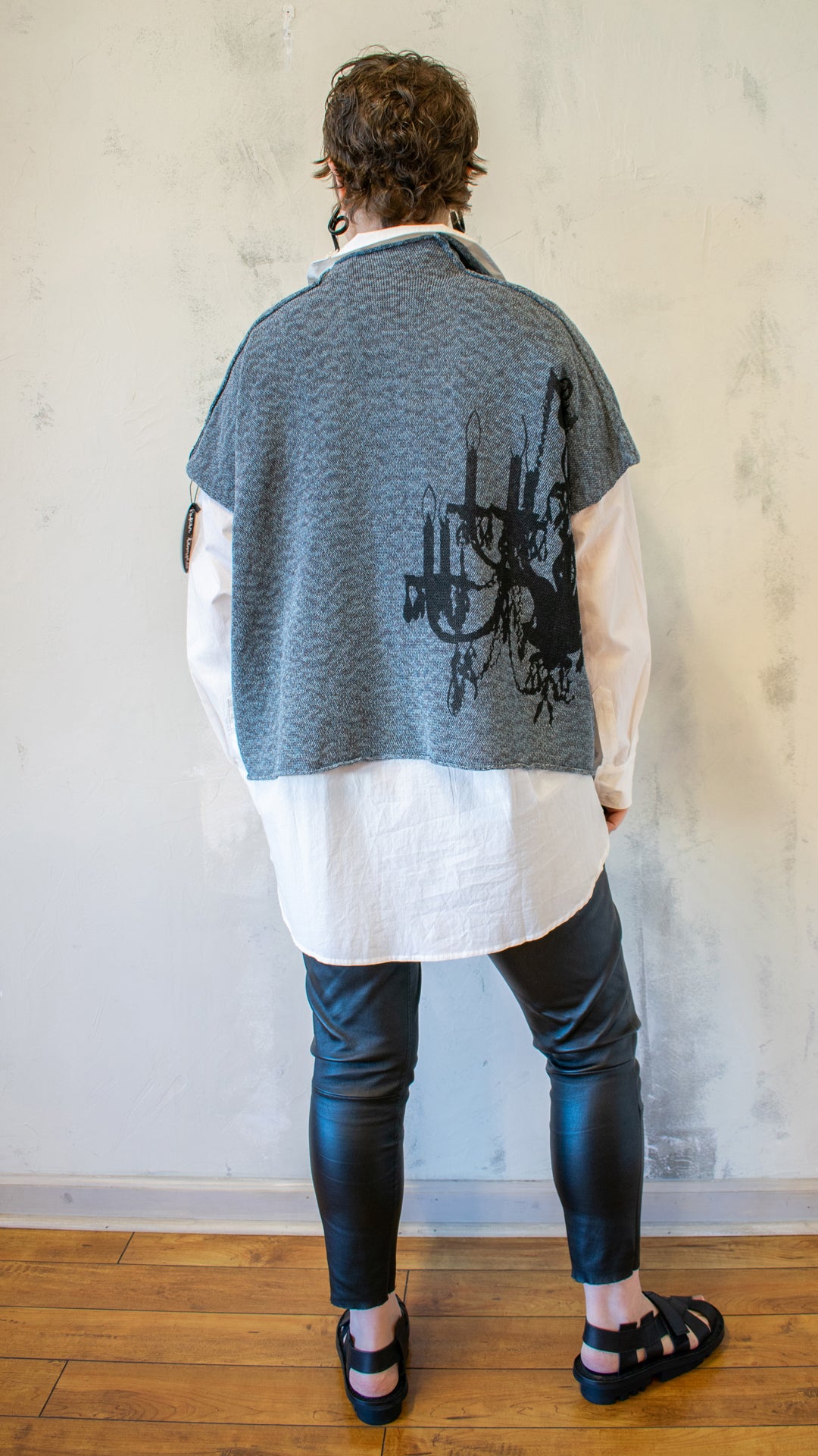 V-Cardy in Chandelier Blue