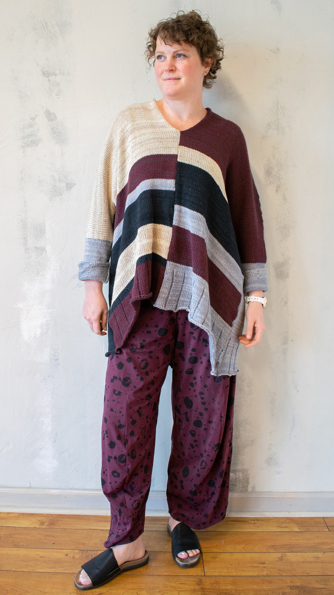 Deep V Pullover in Neutral Multi