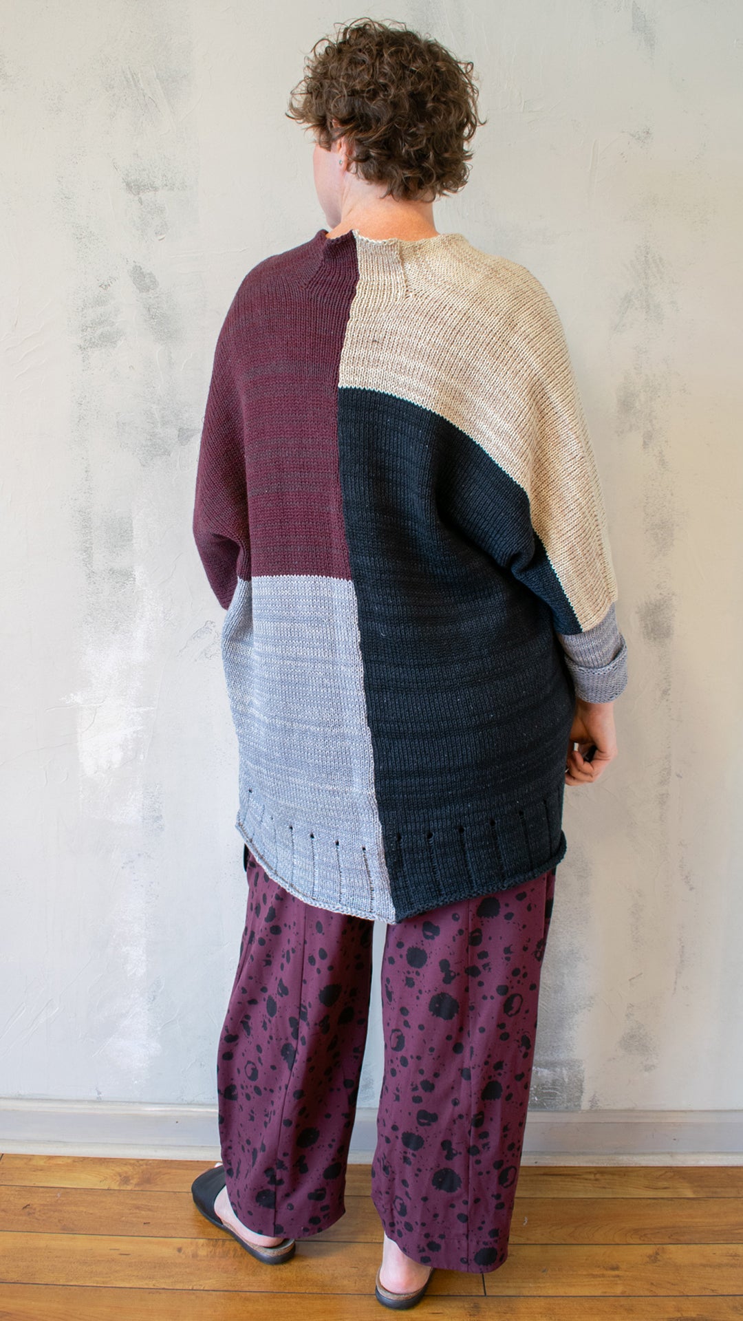 Deep V Pullover in Neutral Multi