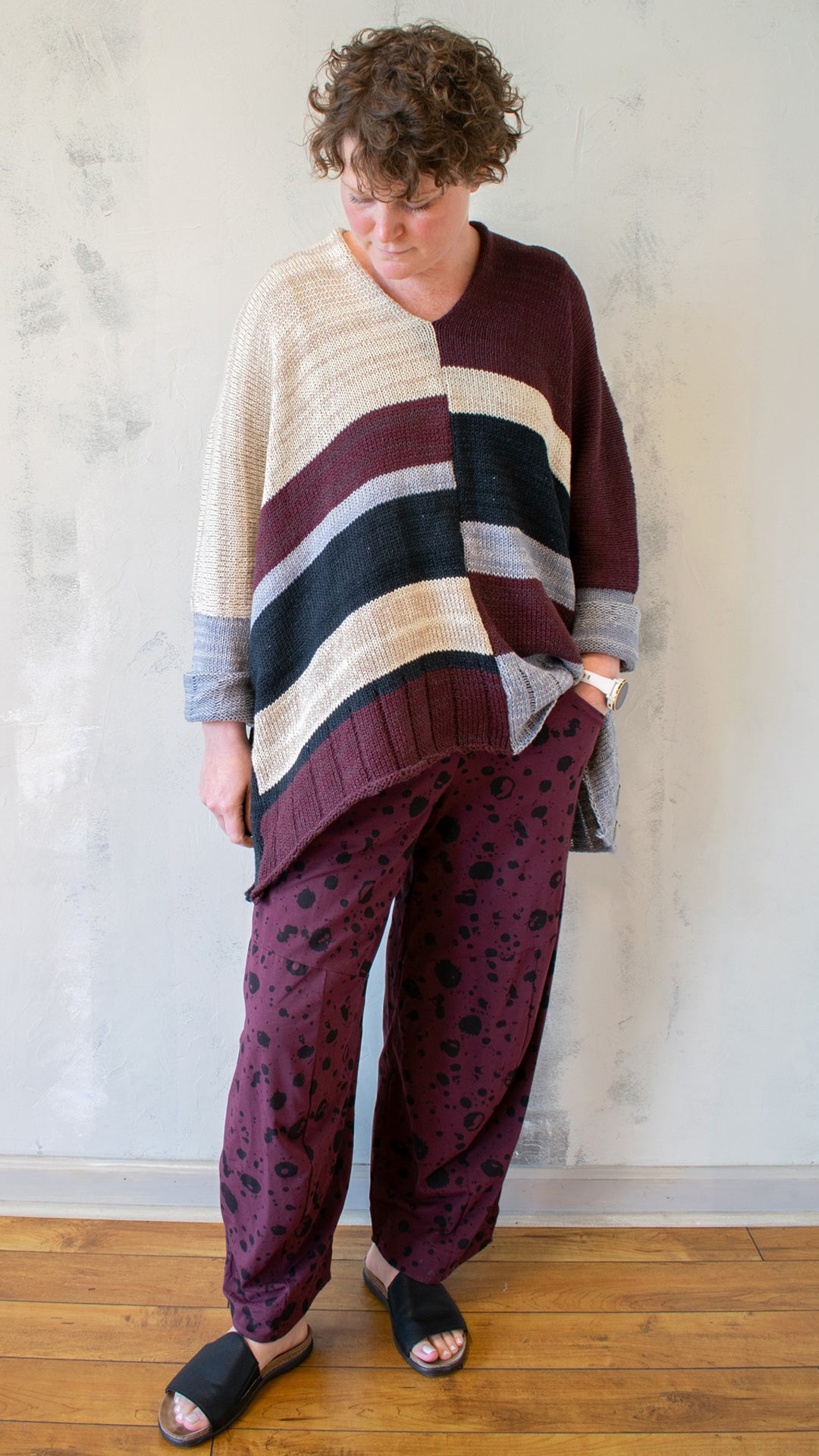 Deep V Pullover in Neutral Multi