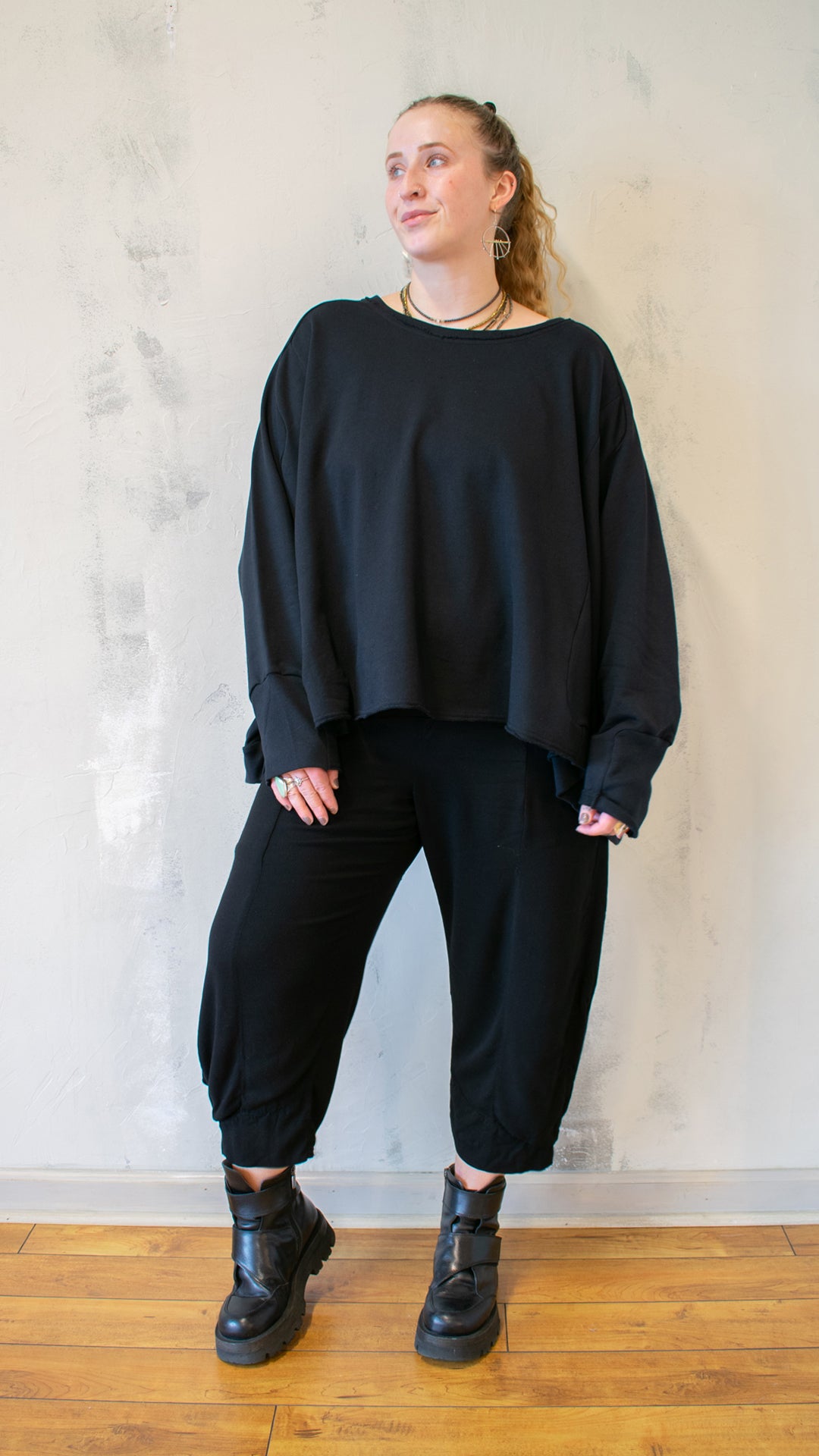 Wide Short Sweatshirt W Polka dots