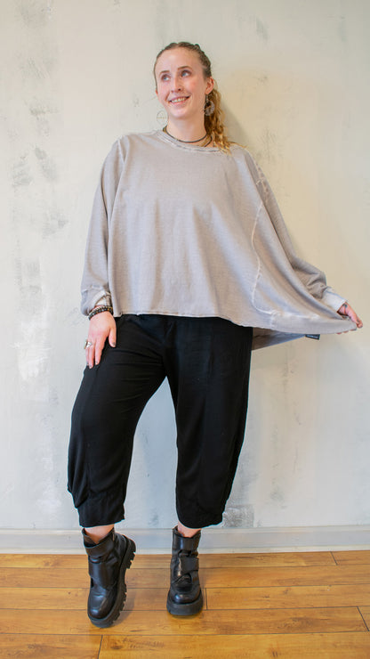 Wide Short Sweatshirt in Cement
