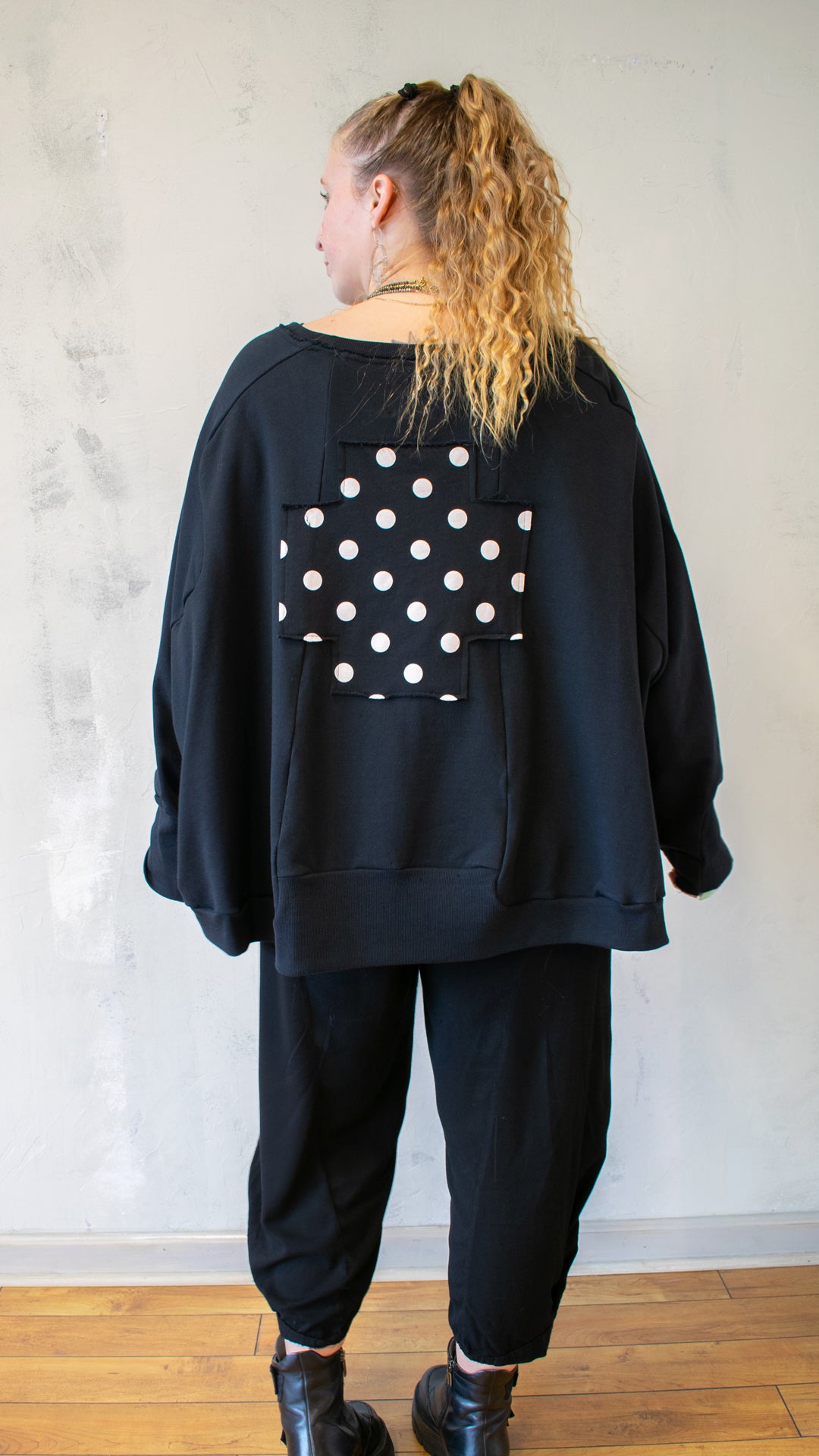 Wide Short Sweatshirt W Polka dots