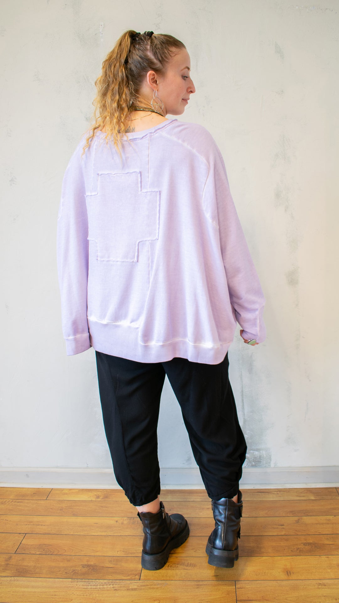 Wide Short Sweatshirt in Violet