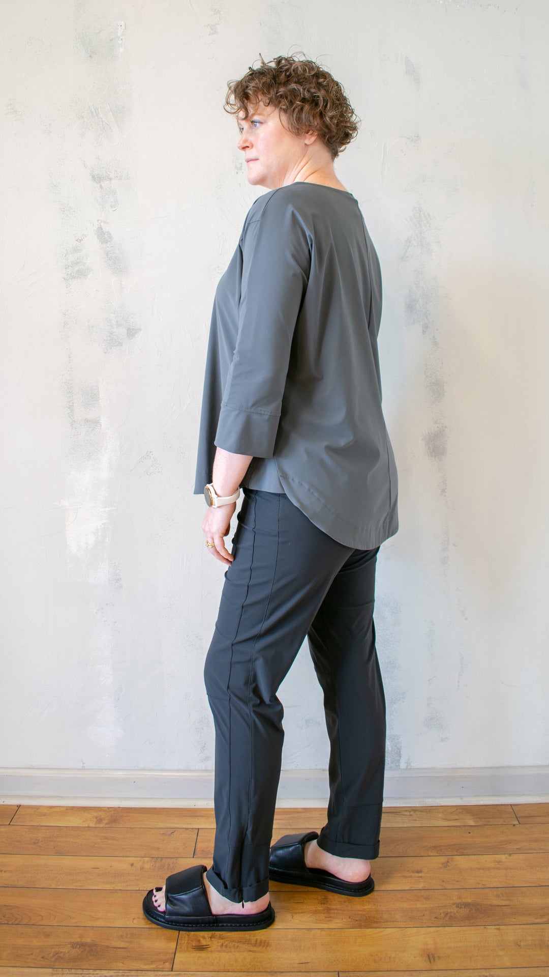 Scallop Top in Light Grey