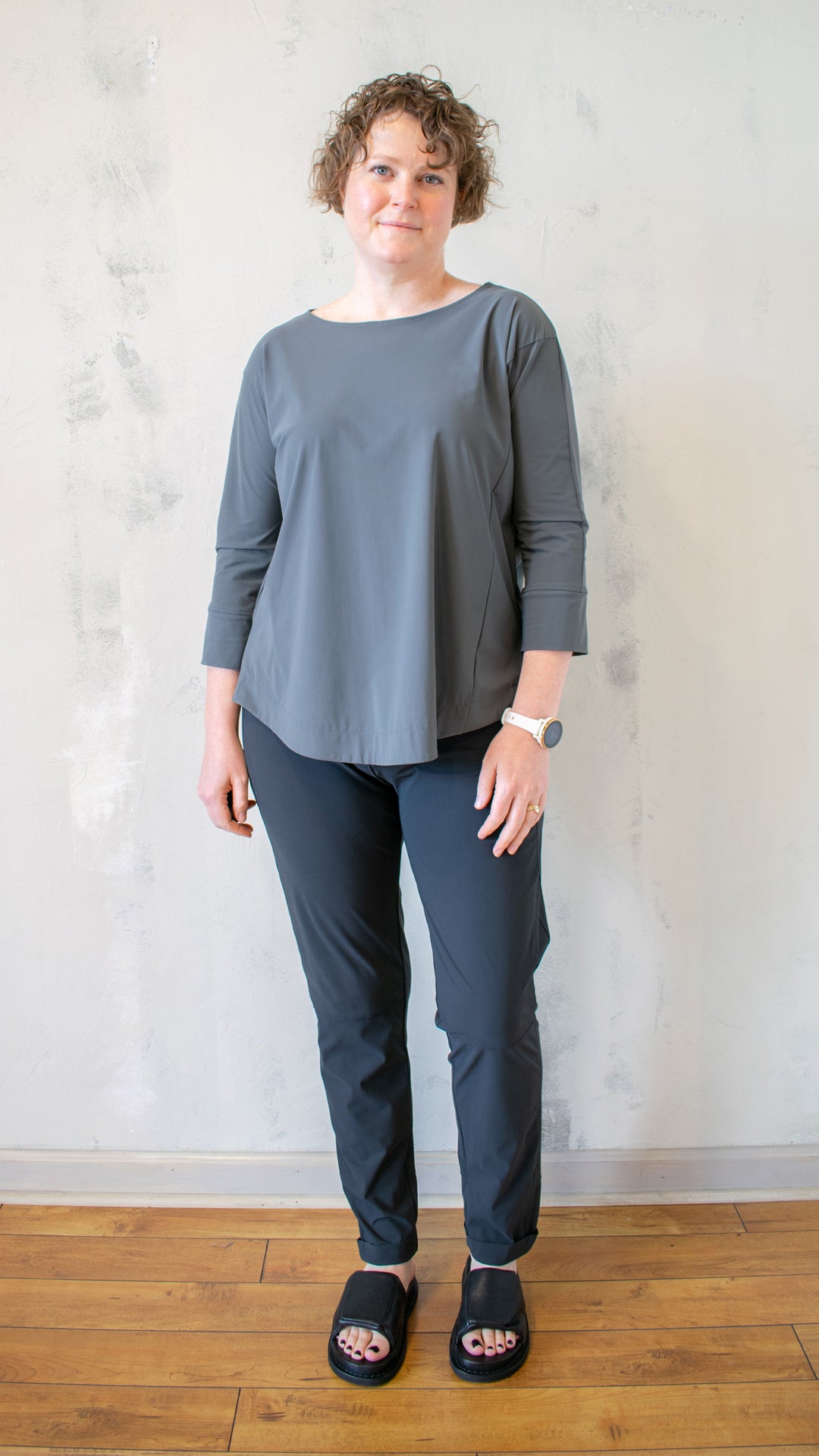 Scallop Top in Light Grey