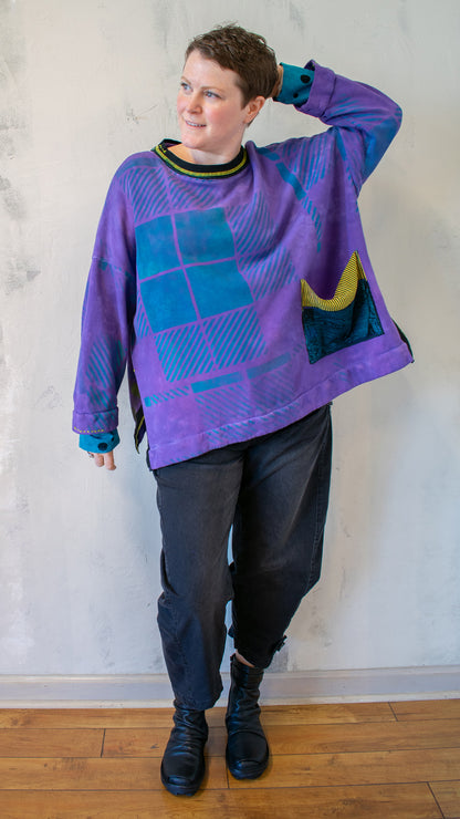 Throwing Stones Sweatshirt in Royal