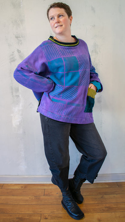 Throwing Stones Sweatshirt in Royal