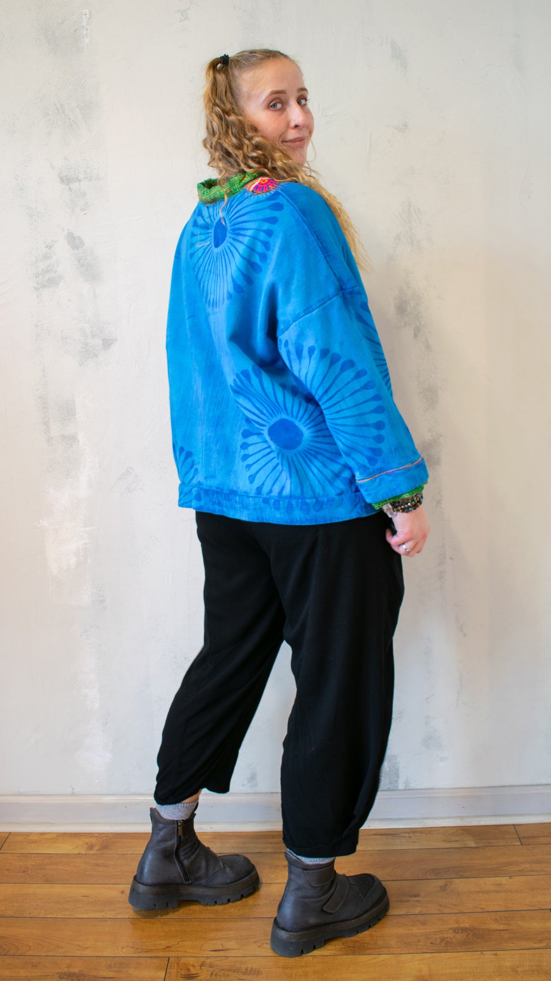 Beautiful Stones Sweatshirt in Caribbean