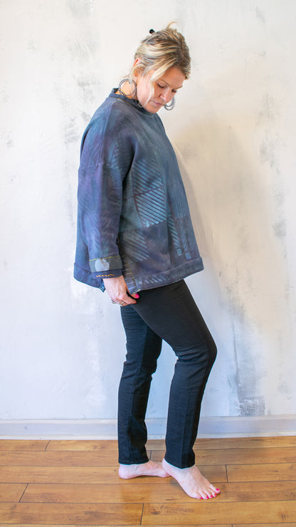 Beautiful Stories Sweatshirt in Blue