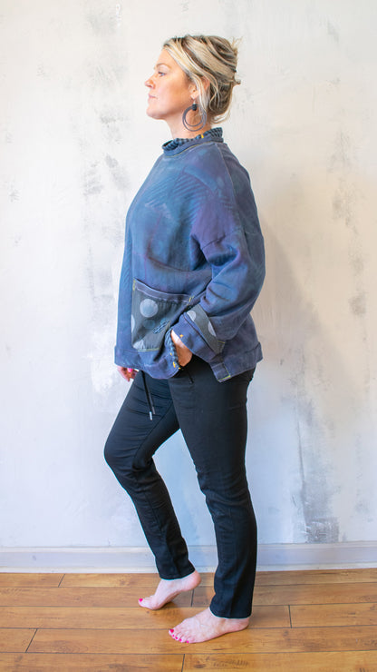 Beautiful Stories Sweatshirt in Blue