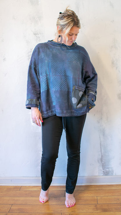 Beautiful Stories Sweatshirt in Blue