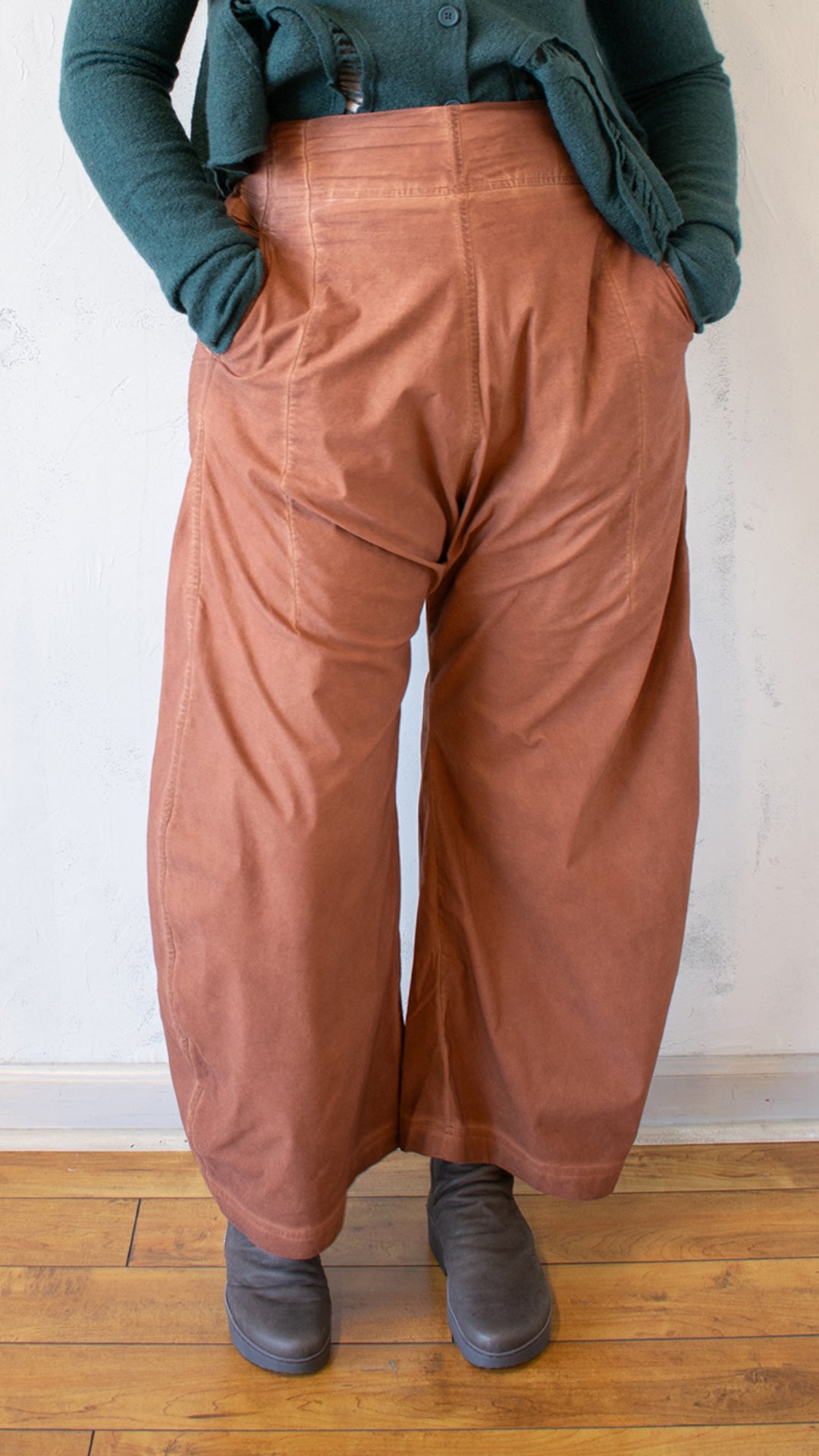 Textured Barrel Pant in Terracotta Cloud