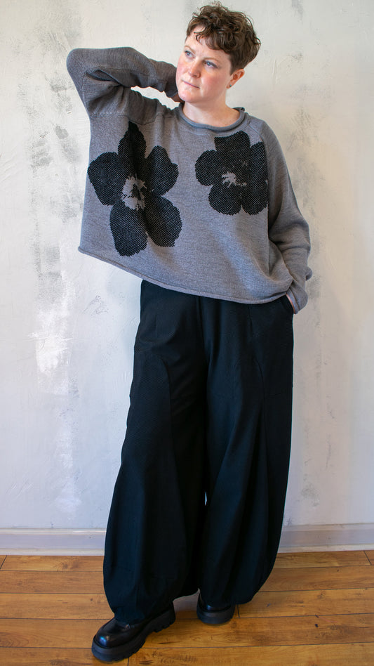 Intarsia Knit Flower Pullover in Dark Grey
