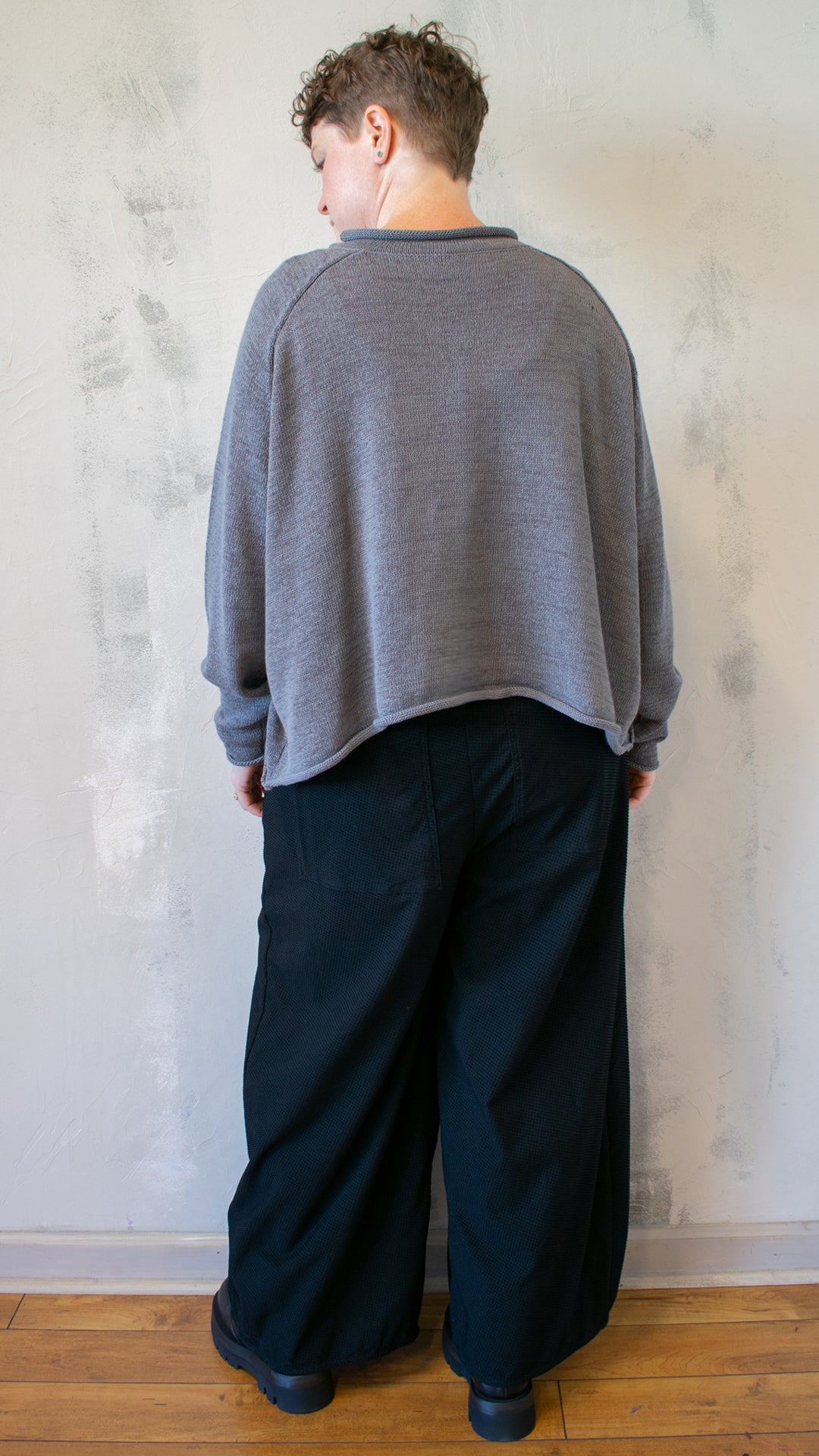 Intarsia Knit Flower Pullover in Dark Grey