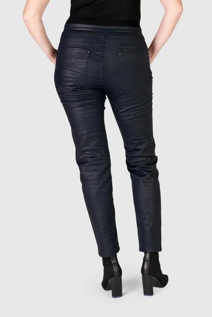 Iconic Denim in Metalic Navy