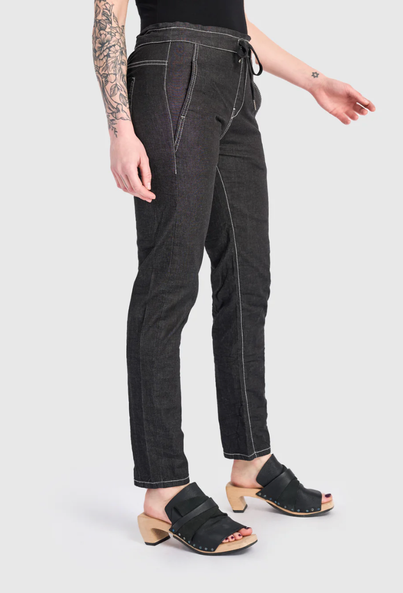 Washed Iconic Denim in Jet