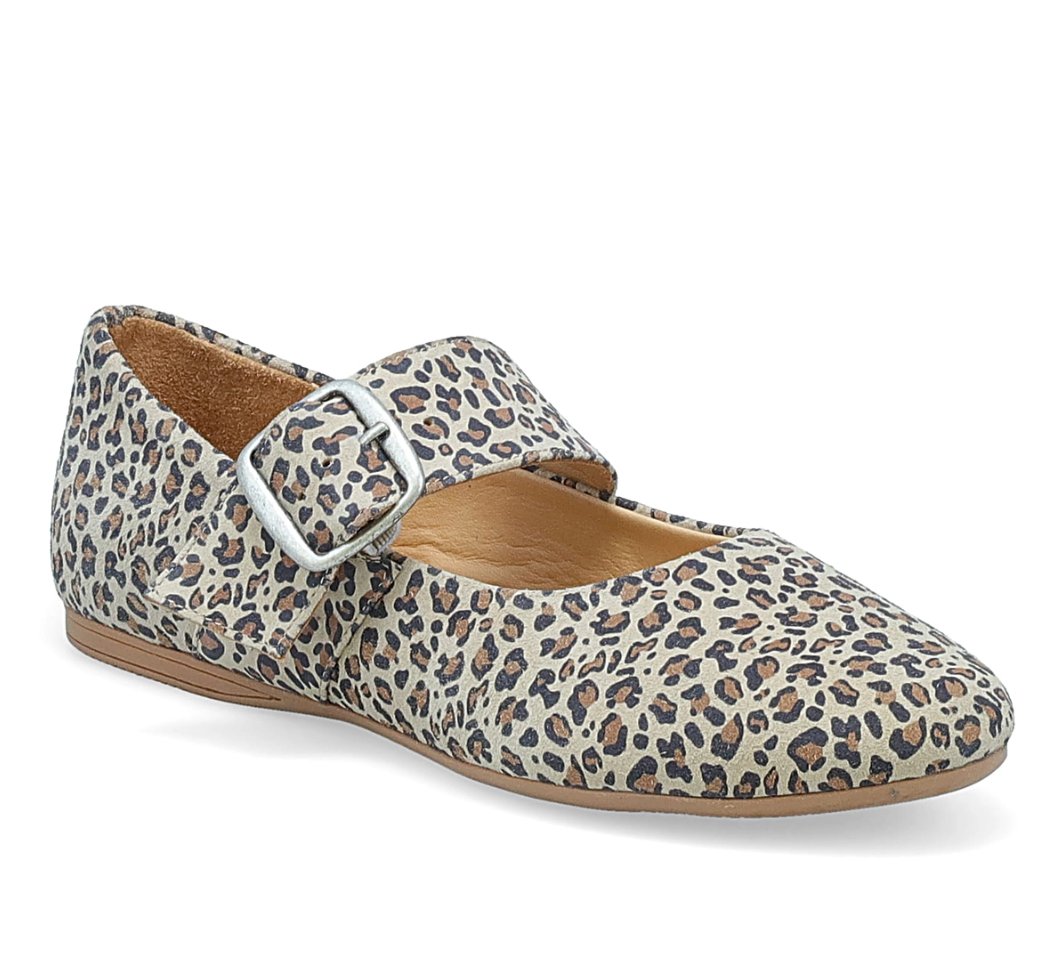 Kaity in Leopard