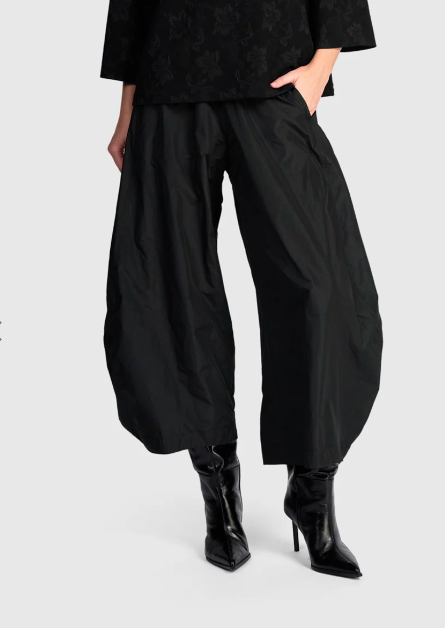 Balloon Swish Pant in Black