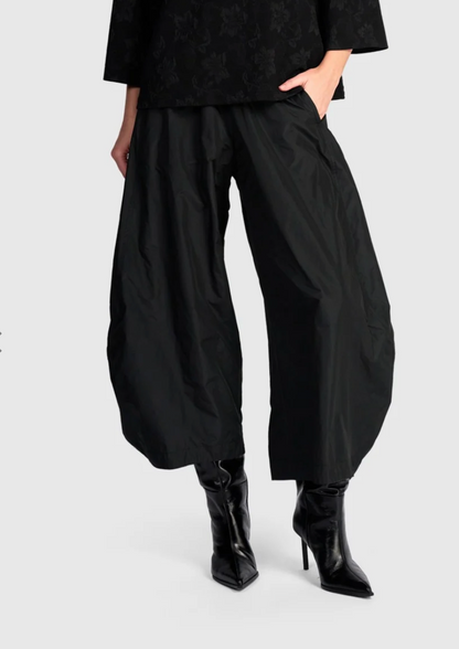 Balloon Swish Pant in Black
