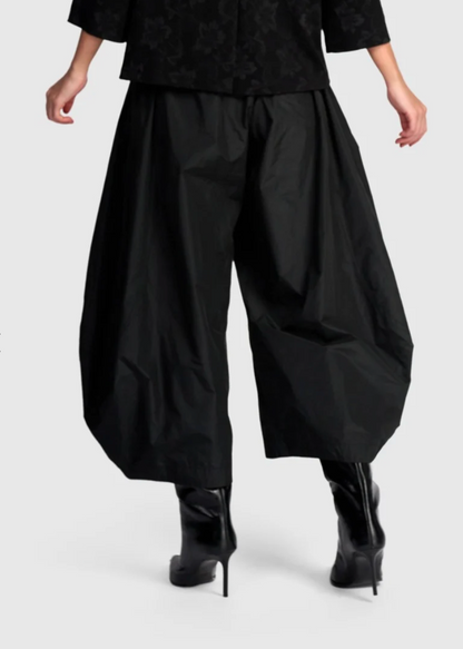 Balloon Swish Pant in Black