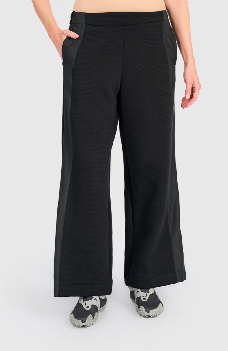 Urban Dimpled Straight Pant in Black