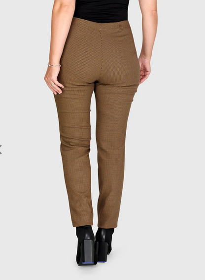 Amaretto Slim Leg Pant in Camel Houndstooth