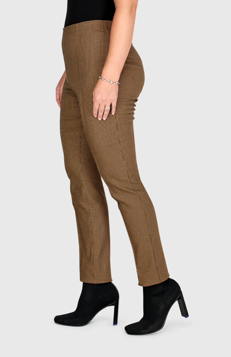 Amaretto Slim Leg Pant in Camel Houndstooth