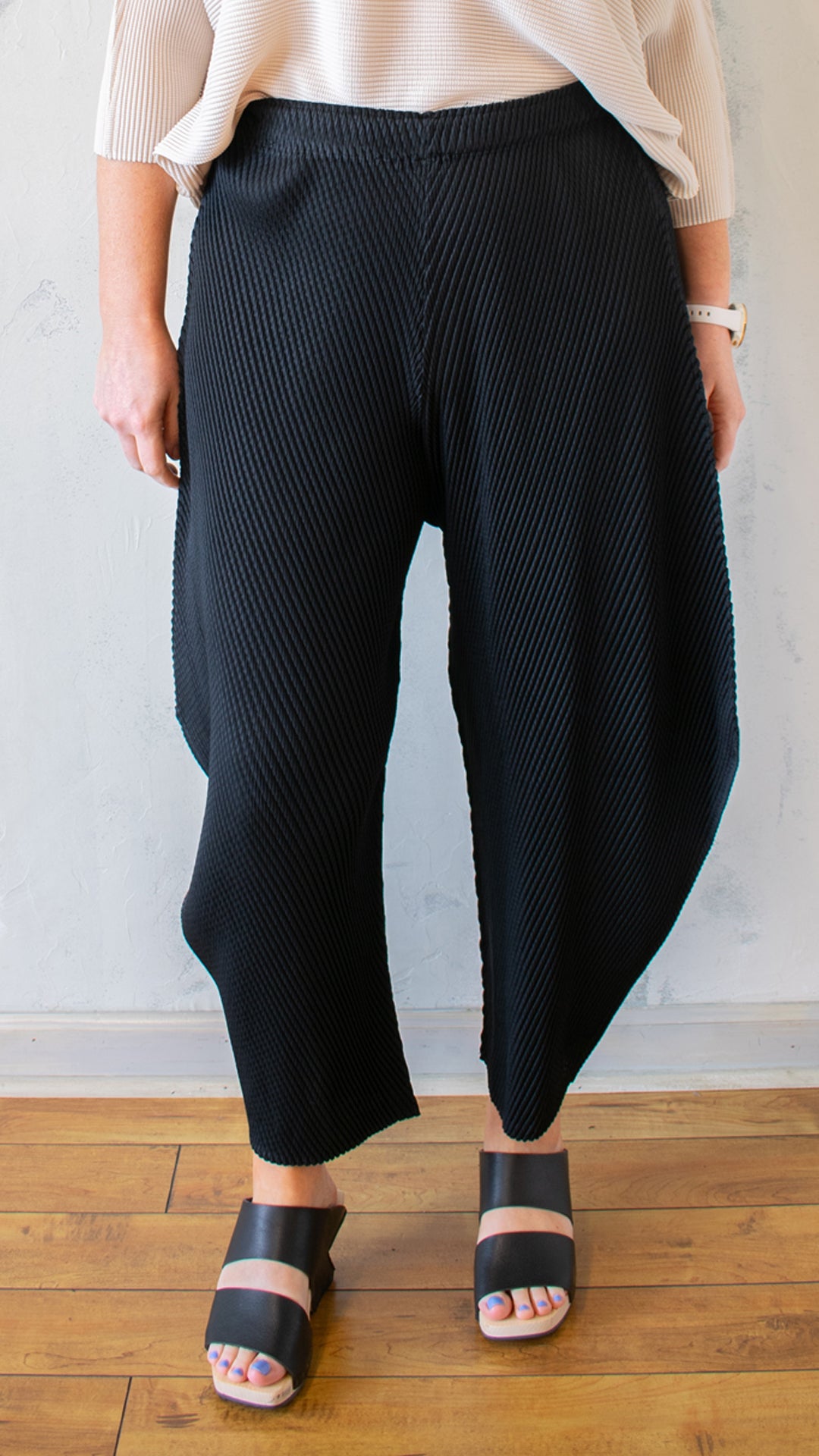 Angled Barrel Pant (Multiple Colors)