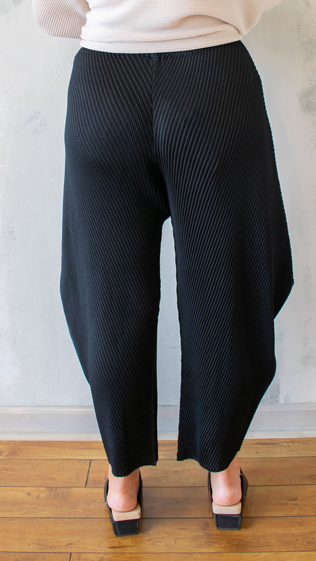 Angled Barrel Pant (Multiple Colors)