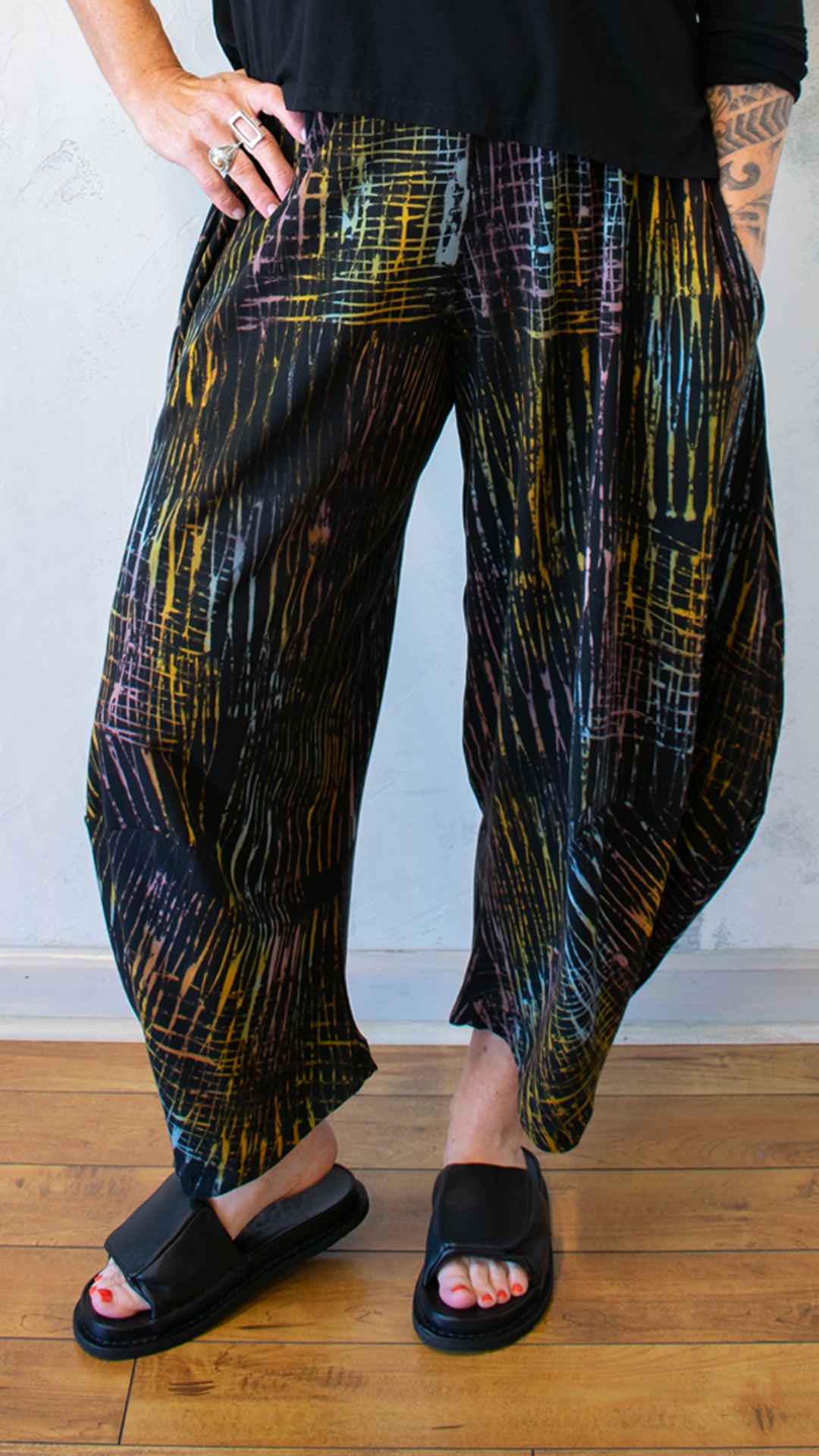 Barrel Scratch Print Pant in Pearl Earring