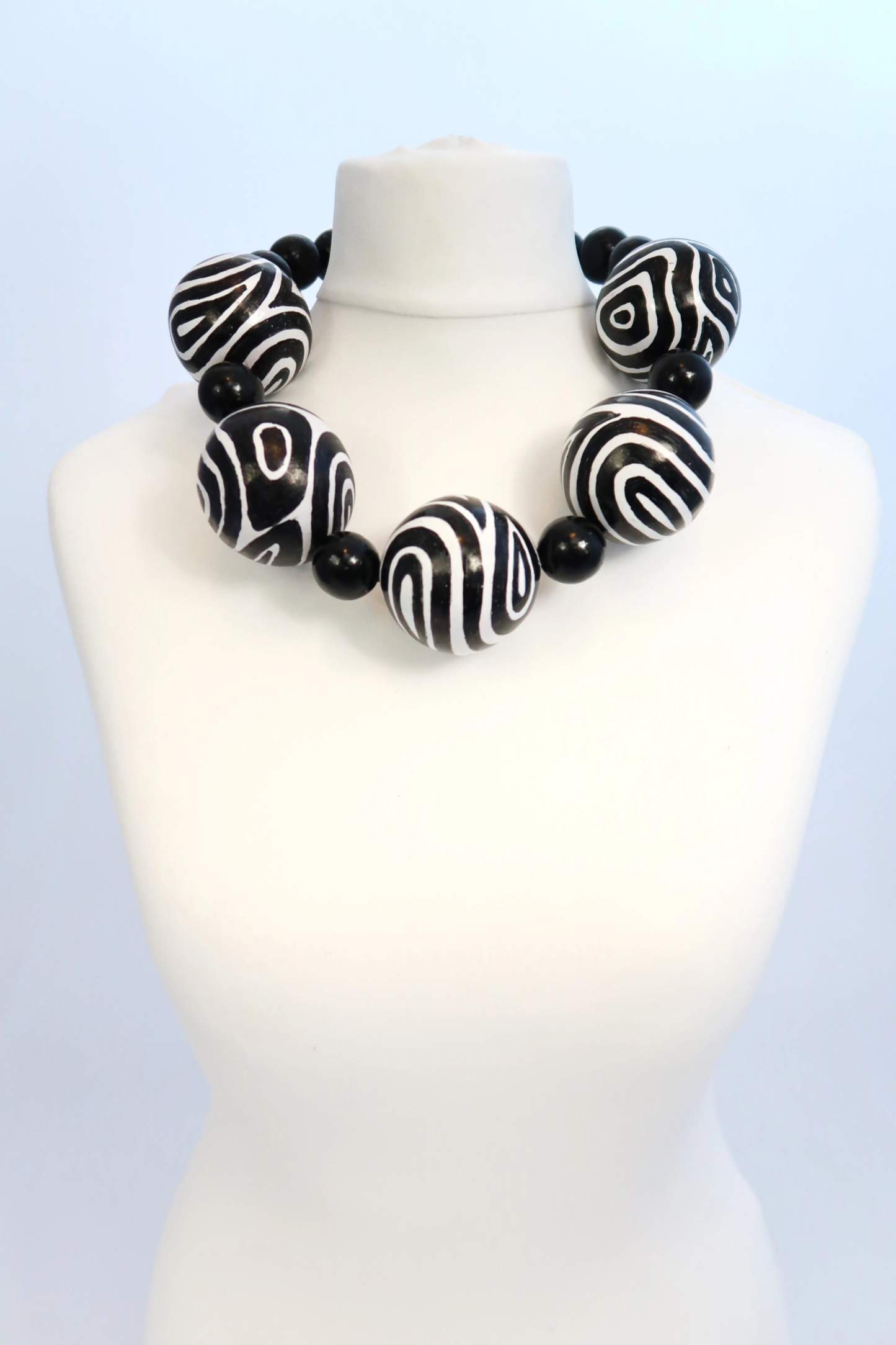 Super Giant Beads Necklace in Black&White